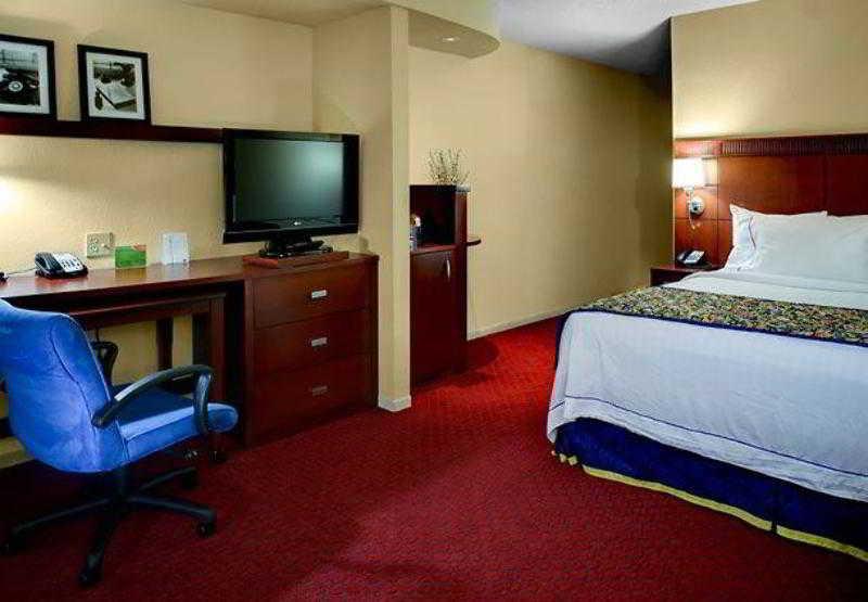 Courtyard By Marriott Fayetteville Exteriör bild