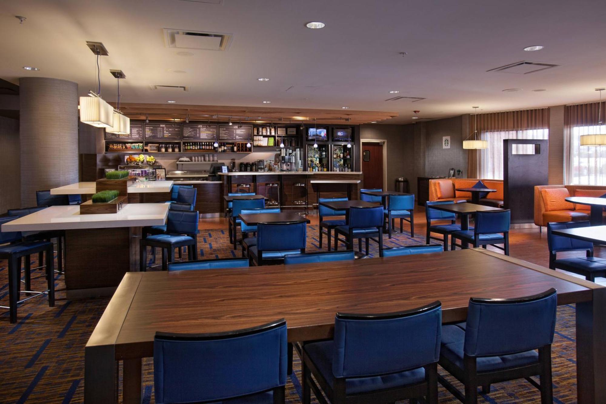 Courtyard By Marriott Fayetteville Exteriör bild