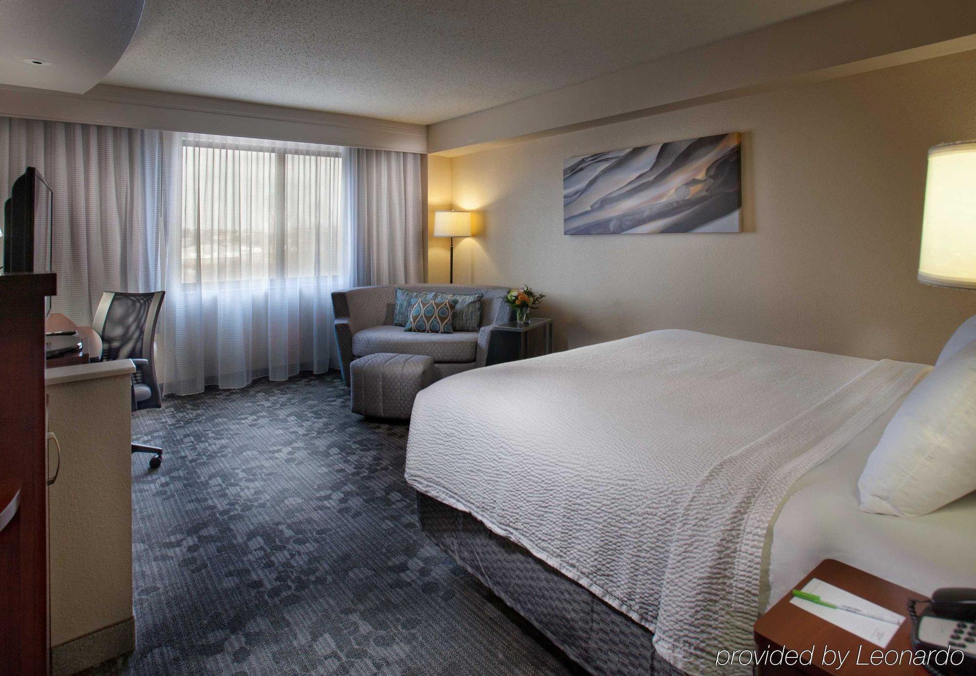 Courtyard By Marriott Fayetteville Exteriör bild